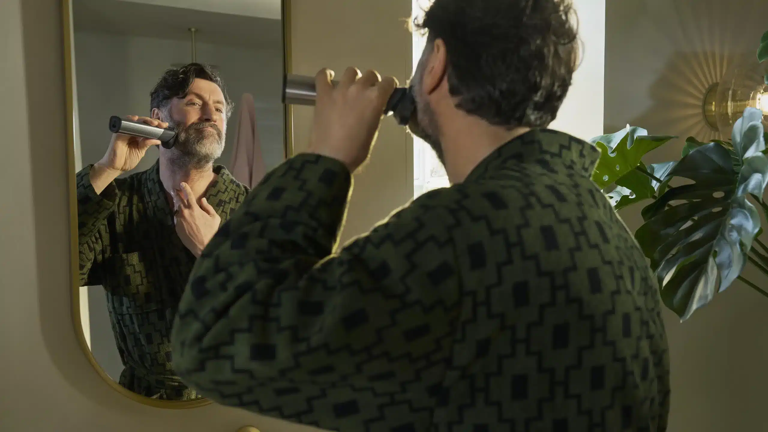 facet goli się golarką